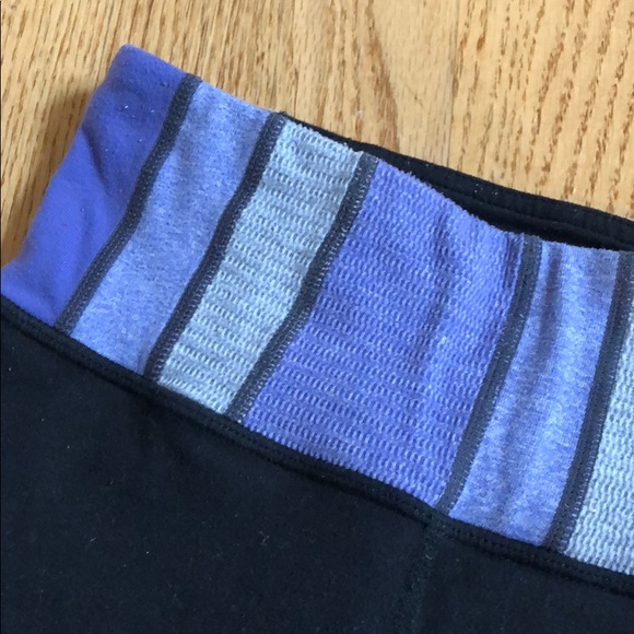 Reversable Lululemon cropped black leggings Size 2 - Picture 3 of 5